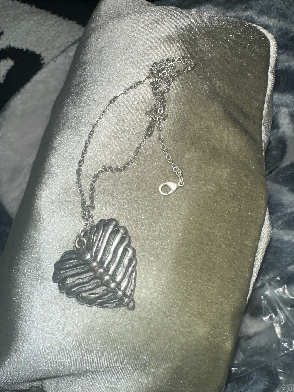 Hot Topic vintage LOVEsick Ribcage Heart Necklace